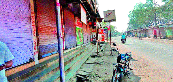 Poor homage | बंद पाळून मुरगूडकरांची अपघातातील मृतांना श्रद्धांजली Poor homage | बंद पाळून मुरगूडकरांची अपघातातील मृतांना श्रद्धांजली