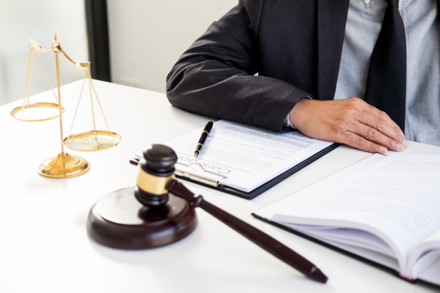 Seven offenses with two lawyers | फसवणूक प्रकरणी सात जणांवर गुन्हा दाखल Seven offenses with two lawyers | फसवणूक प्रकरणी सात जणांवर गुन्हा दाखल