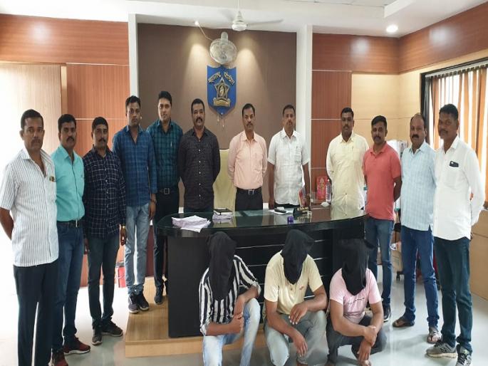 Three robbery robbers arrested | रस्तालूट करणा-या तिघा दरोडेखोरांना अटक Three robbery robbers arrested | रस्तालूट करणा-या तिघा दरोडेखोरांना अटक