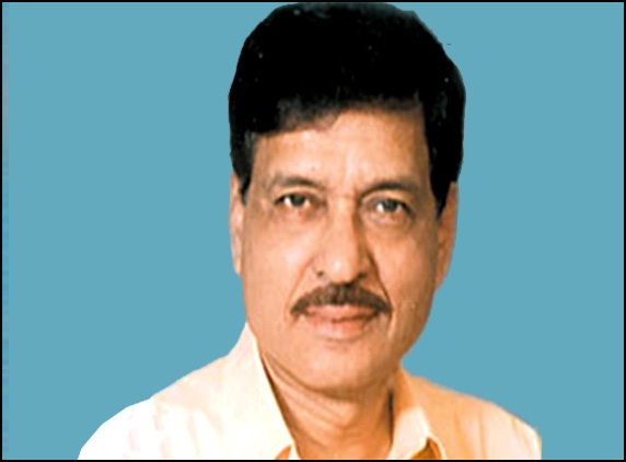 Shivsena's lace for our thigh? : Madhu Chavan | शिवसेनेची आमच्या मांडीला मांडी कशासाठी?, संजय राऊत यांना कवडीचीही किंमत नाही : मधू चव्हाण