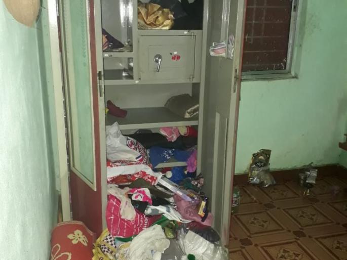 Uttor: Mahagond, the waiter broke the eight closed houses in Shivaji | उत्तूर: महागोंड,वडक शिवालेत आठ बंद घरे फोडली Uttor: Mahagond, the waiter broke the eight closed houses in Shivaji | उत्तूर: महागोंड,वडक शिवालेत आठ बंद घरे फोडली