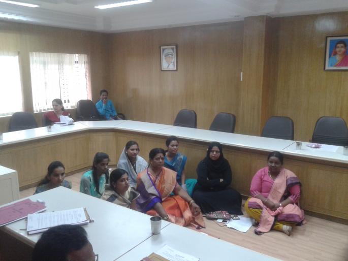 Nashik Municipal Women's Child Welfare Committee members are in the hall of the members | नाशिक महापालिकेतील महिला बालकल्याण समिती सदस्यांचा सभागृहात ठिय्या Nashik Municipal Women's Child Welfare Committee members are in the hall of the members | नाशिक महापालिकेतील महिला बालकल्याण समिती सदस्यांचा सभागृहात ठिय्या