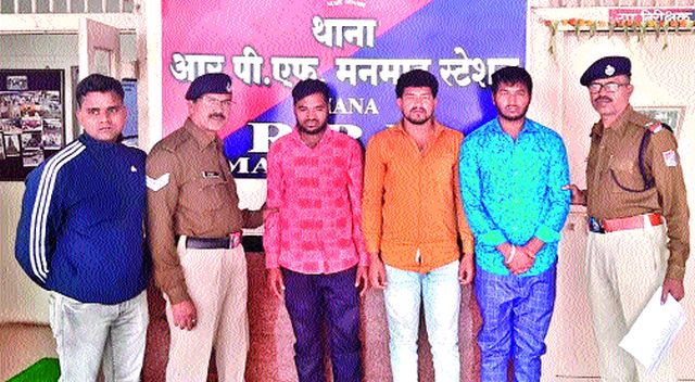 Passengers' bogey | प्रवाशांना लुटणारे भामटे गजाआड Passengers' bogey | प्रवाशांना लुटणारे भामटे गजाआड