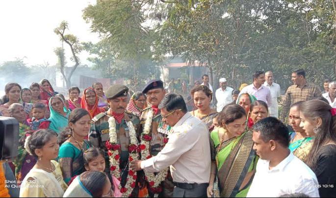 Meshi procession of soldiers returning to their homeland | जन्मभुमीत परतलेल्या जवानांचा मेशी मिरवणूक Meshi procession of soldiers returning to their homeland | जन्मभुमीत परतलेल्या जवानांचा मेशी मिरवणूक