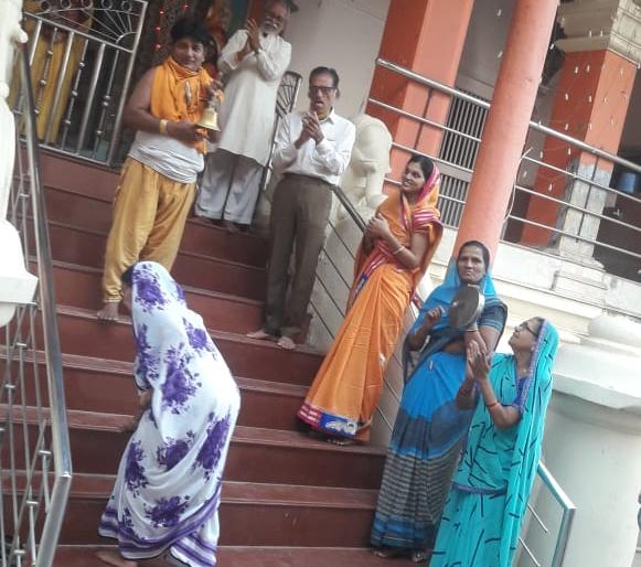 Celebrate the anniversary of Mahavir by ringing bells | घंटानाद करीत भगवान महावीरांची जयंती साजरी Celebrate the anniversary of Mahavir by ringing bells | घंटानाद करीत भगवान महावीरांची जयंती साजरी