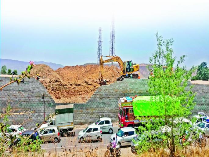 bad condition of the highway in the district; Increase in the accident | जिल्ह्यातील महामार्गाची झाली दुर्दशा; अपघातात वाढ bad condition of the highway in the district; Increase in the accident | जिल्ह्यातील महामार्गाची झाली दुर्दशा; अपघातात वाढ