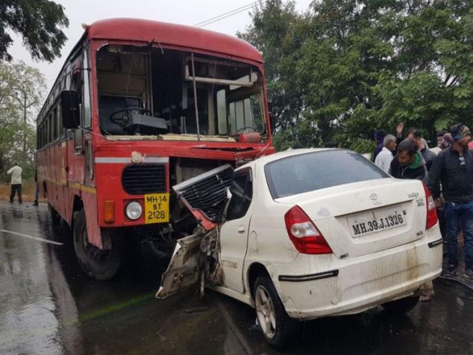 A car driver was killed in the accident | आष्टेजवळ बस-कारच्या धडकेत चालक ठार A car driver was killed in the accident | आष्टेजवळ बस-कारच्या धडकेत चालक ठार