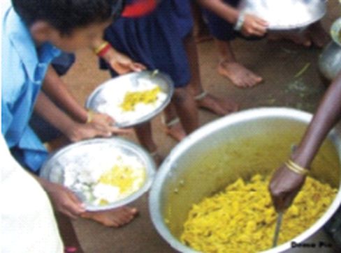 Satisfaction as you get pulses and pulses along with rice in your nutritious diet | पोषण आहारात तांदूळसोबत कडधान्य व डाळही मिळत असल्याने समाधान Satisfaction as you get pulses and pulses along with rice in your nutritious diet | पोषण आहारात तांदूळसोबत कडधान्य व डाळही मिळत असल्याने समाधान