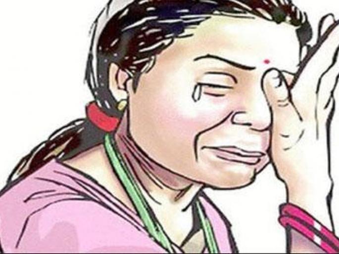 Disobedience to a woman from the trash talk | कचरा टाकण्याच्या वादातून महिलेचा विनयभंग Disobedience to a woman from the trash talk | कचरा टाकण्याच्या वादातून महिलेचा विनयभंग