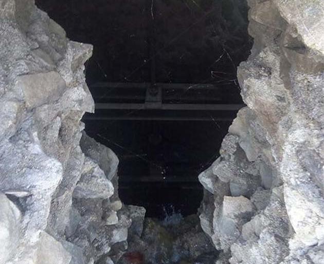 Feeling grief in Shahadah | शहाद्यात भुयार आढळल्याने घबराट Feeling grief in Shahadah | शहाद्यात भुयार आढळल्याने घबराट