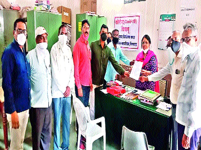 Ignore the circular releasing Corona from service | कोरोना सेवेतून मुक्त करण्याच्या परिपत्रकाकडे दुर्लक्ष