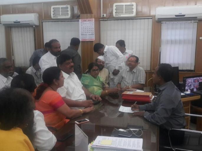 In Nashik, people representatives from unauthorized religious places have also assembled | नाशिकमध्ये अनधिकृत धार्मिक स्थळ कारवाईविरोधी महंतांसह लोकप्रतिनिधीही एकवटले In Nashik, people representatives from unauthorized religious places have also assembled | नाशिकमध्ये अनधिकृत धार्मिक स्थळ कारवाईविरोधी महंतांसह लोकप्रतिनिधीही एकवटले