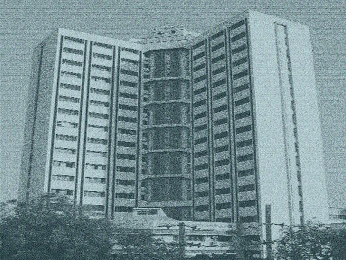 Opposition MLAs with administration on the issue of leaks | गळत्यांचा मुद्यावर विरोधकांकडून सत्ताधाऱ्यांसह प्रशासन धारेवर Opposition MLAs with administration on the issue of leaks | गळत्यांचा मुद्यावर विरोधकांकडून सत्ताधाऱ्यांसह प्रशासन धारेवर