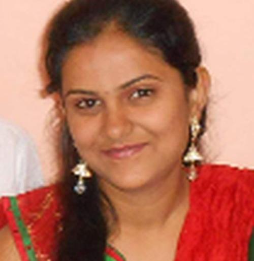 The container crushed the young lady after falling from the autorickshaw | रिक्षातून पडल्यानंतर कंटेनरने तरूणीला चिरडले