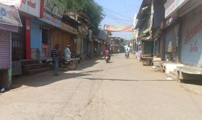 Strictly closed at Bodwad | बोदवड येथे पाळला कडकडीत बंद Strictly closed at Bodwad | बोदवड येथे पाळला कडकडीत बंद