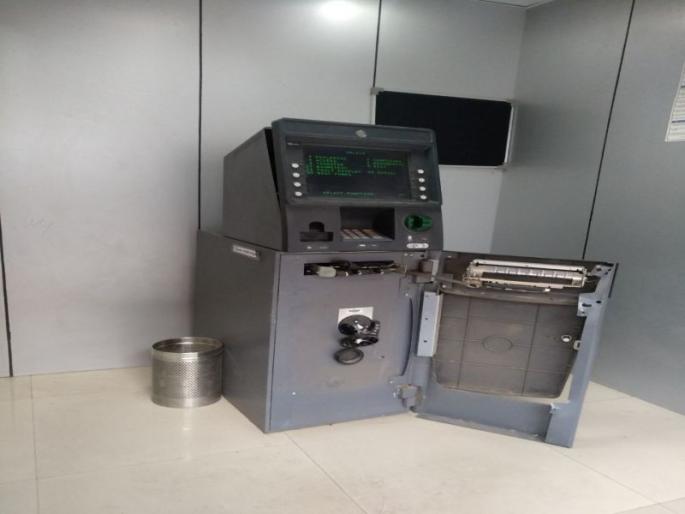 Attempts at breaking the ATM | पहूरला एटीएम फोडण्याचा प्रयत्न Attempts at breaking the ATM | पहूरला एटीएम फोडण्याचा प्रयत्न