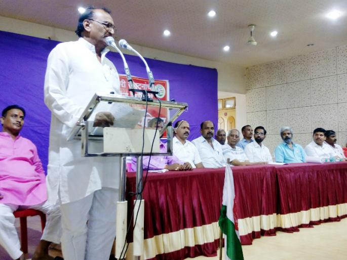 Give the price of 3500 rupees, then only light up the chorus: Raghunath Patil, the aggressor holy at the Farmers' Conference of the Shakunu Samiti | ३५०० रुपये भाव द्या, मगच धुराडे पेटवा : रघुनाथ पाटील, सुकाणू समितीच्या पंढरपुरातील शेतकरी परिषदेत आक्रमक पवित्रा  Give the price of 3500 rupees, then only light up the chorus: Raghunath Patil, the aggressor holy at the Farmers' Conference of the Shakunu Samiti | ३५०० रुपये भाव द्या, मगच धुराडे पेटवा : रघुनाथ पाटील, सुकाणू समितीच्या पंढरपुरातील शेतकरी परिषदेत आक्रमक पवित्रा