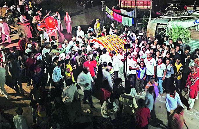 Palkhi celebrating 'Lakshmi Ramana Govind' | ‘ लक्ष्मी रमणा गोविंद’ च्या जयघोषात निघालेल्या पालखीने ब्रrाोत्सवाची सांगता Palkhi celebrating 'Lakshmi Ramana Govind' | ‘ लक्ष्मी रमणा गोविंद’ च्या जयघोषात निघालेल्या पालखीने ब्रrाोत्सवाची सांगता