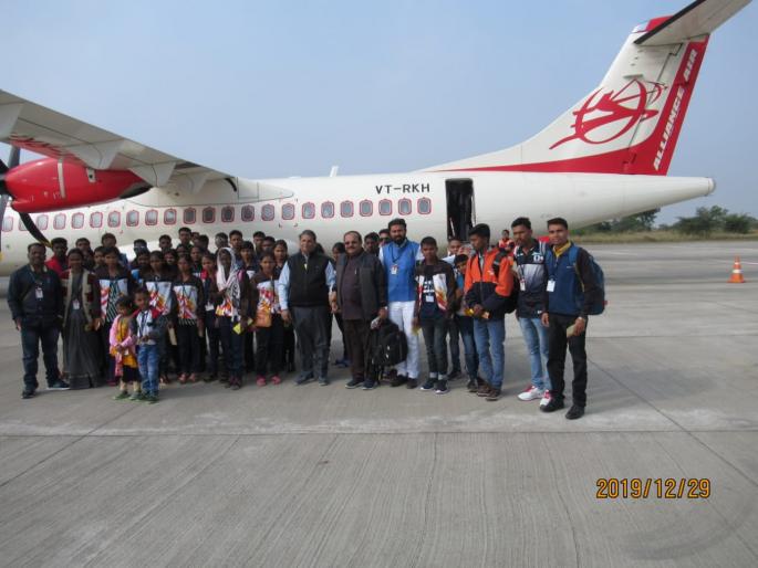 Thanapada tribal students thunderstorm | ठाणापाडाच्या आदिवासी विद्यार्थ्यांची गगनभरारी Thanapada tribal students thunderstorm | ठाणापाडाच्या आदिवासी विद्यार्थ्यांची गगनभरारी