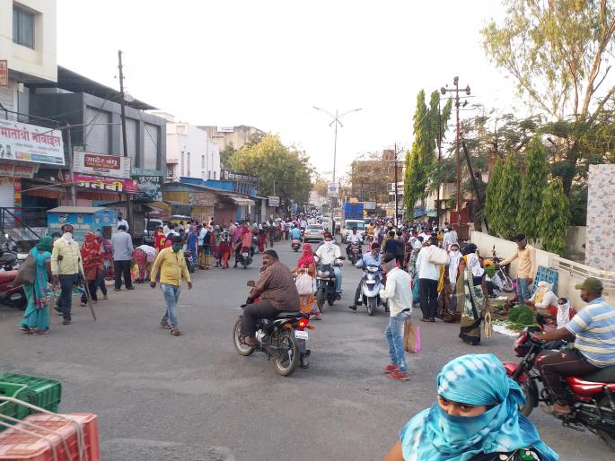 Strike Lockdown to Pimpal | पिंपळगावी लॉकडाऊनला हरताळ Strike Lockdown to Pimpal | पिंपळगावी लॉकडाऊनला हरताळ