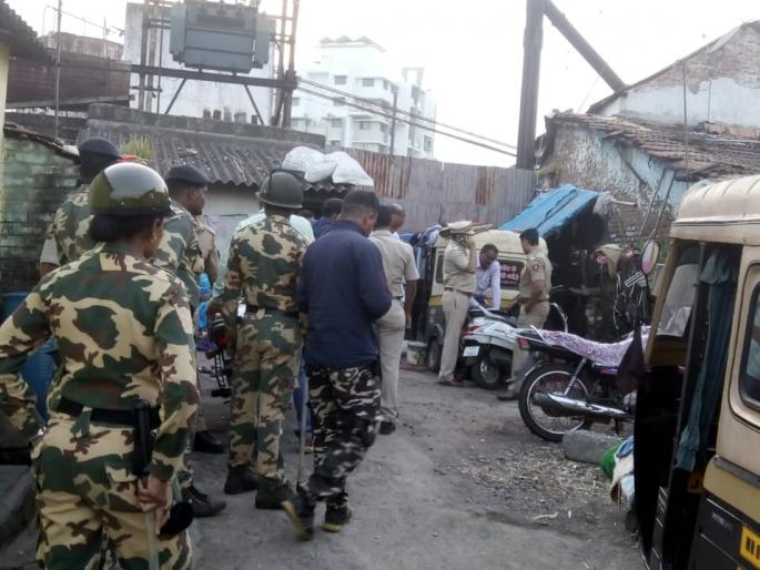 Police fired at the Kolhapur police station and shot the accused, the nature was stable | पोलिसांसोबतच्या झटापटीत कोल्हापूरात फरार आरोपीला लागली गोळी, प्रकृति स्थिर Police fired at the Kolhapur police station and shot the accused, the nature was stable | पोलिसांसोबतच्या झटापटीत कोल्हापूरात फरार आरोपीला लागली गोळी, प्रकृति स्थिर