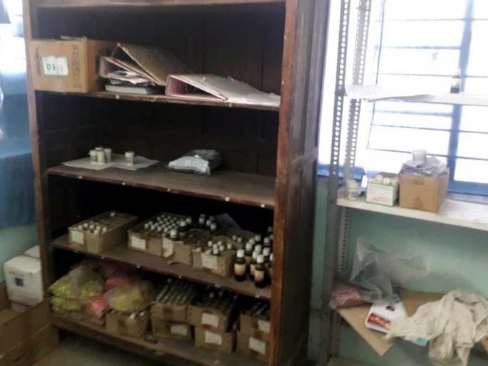 Parbhani: The Rural Hospital at Zintur, on Saline | परभणी:जिंतूर येथील ग्रामीण रुग्णालय सलाईनवर Parbhani: The Rural Hospital at Zintur, on Saline | परभणी:जिंतूर येथील ग्रामीण रुग्णालय सलाईनवर