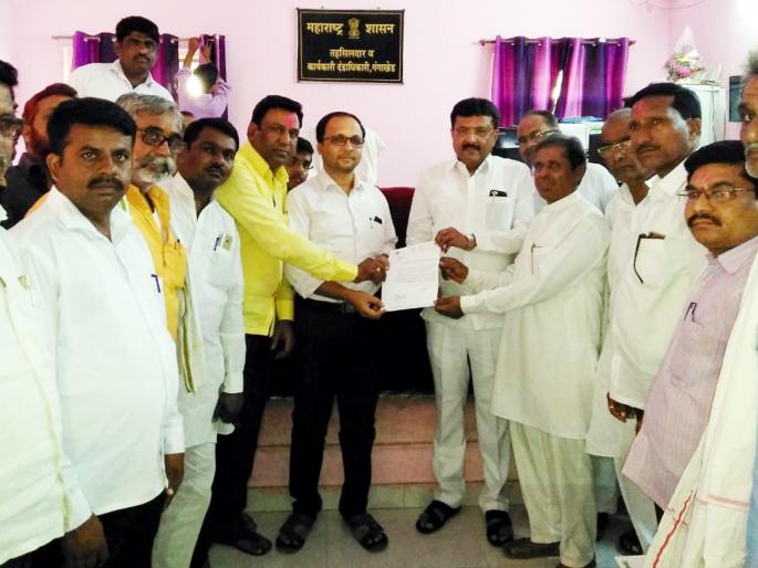 Parbhani: 'Do not Give Injustice to the wrongdoing' | परभणी: ‘चुकीची आणेवारी देऊन अन्याय करु नका’ Parbhani: 'Do not Give Injustice to the wrongdoing' | परभणी: ‘चुकीची आणेवारी देऊन अन्याय करु नका’