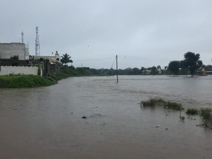 Water from the bridge of Karusul Narayan Tambhi | कारसुळ नारायण टेंभीच्या पुलावरून पाणी Water from the bridge of Karusul Narayan Tambhi | कारसुळ नारायण टेंभीच्या पुलावरून पाणी