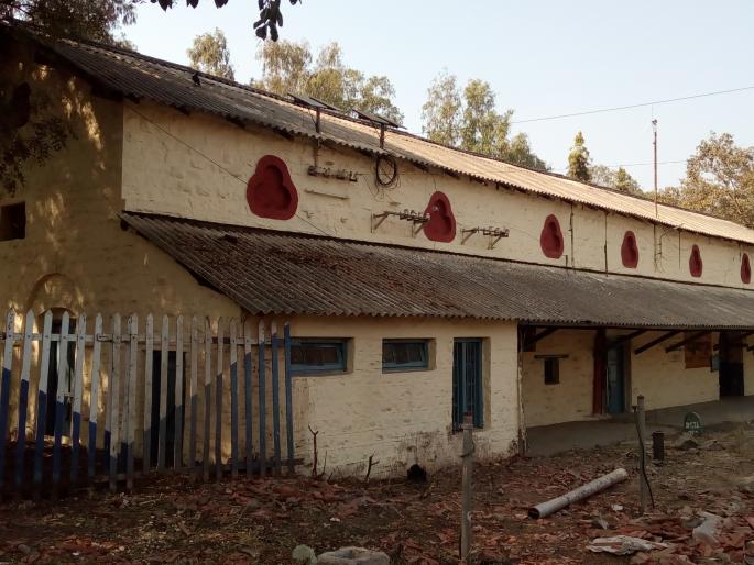 Satara: After the exit of the train, the families of the jawans and their families, Rahimatpur railway station | सातारा : एक्स्प्रेसला थांबा नसल्याने जवानांसह कुटुंबीयांची परवड, रहिमतपूर रेल्वे स्टेशन