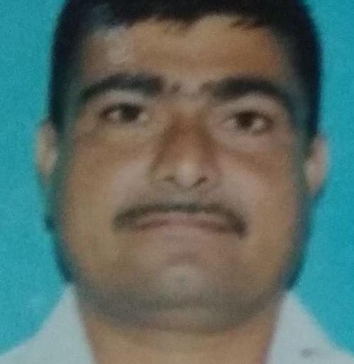 Farmer commits suicide after returning home after seeing crop damage | पिकांची नासाडी पाहून घरी परतताच शेतकऱ्याची आत्महत्या Farmer commits suicide after returning home after seeing crop damage | पिकांची नासाडी पाहून घरी परतताच शेतकऱ्याची आत्महत्या