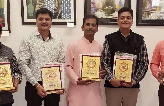 Nationally glorified artists of Khandesh | खान्देशातील कलावंतांचा राष्ट्रीय पातळीवर गौरव Nationally glorified artists of Khandesh | खान्देशातील कलावंतांचा राष्ट्रीय पातळीवर गौरव