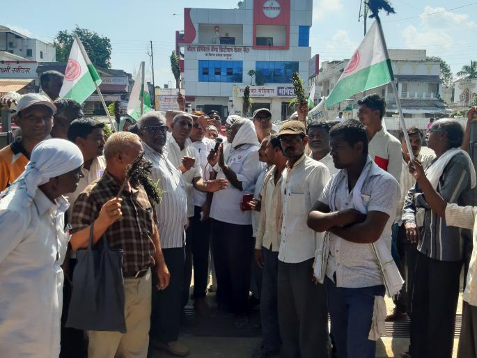 Front of Swabhimani Kisan Sangathan on Tahsil office | स्वाभिमानी शेतकरी संघटनेचा अमळनेर तहसील कार्यालयावर मोर्चा Front of Swabhimani Kisan Sangathan on Tahsil office | स्वाभिमानी शेतकरी संघटनेचा अमळनेर तहसील कार्यालयावर मोर्चा