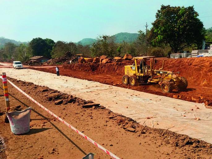 Mumbai-Goa: Heavy Highway on Highway, Dharmalay Empire | मुंबई-गोवा : महामार्गावर उष्णतेचा जाळ, धुरळ्याचे साम्राज्य Mumbai-Goa: Heavy Highway on Highway, Dharmalay Empire | मुंबई-गोवा : महामार्गावर उष्णतेचा जाळ, धुरळ्याचे साम्राज्य