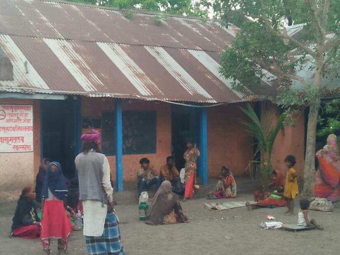 Arrangements made by the administration of landowners and beggars in the dam | धरणगावात उतारू व भिकाऱ्यांची प्रशासनाने केली व्यवस्था