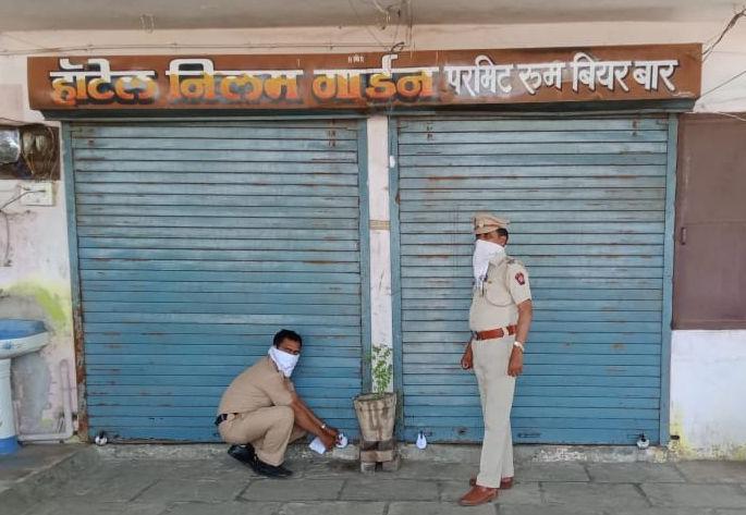 Seal for sale of alcohol at Erandol | एरंडोल येथे मद्य विक्रीची १५ दुकाने सील