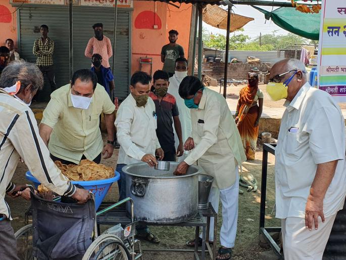 From now on, Amalner has started providing food for both the four and a half thousand children | अमळनेरला आजपासून साडेचार हजार वंचितांसाठी दोन्ही वेळ अन्नदान सुरू