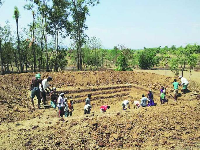 Fraudulent crime against rural employment | ग्रामरोजगार सेवकाविरोधात फसवणुकीचा गुन्हा  Fraudulent crime against rural employment | ग्रामरोजगार सेवकाविरोधात फसवणुकीचा गुन्हा