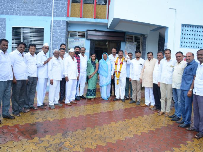 Prabhakar Randal, vice-president of Satana Bazar Samity, unanimously elected | सटाणा बाजार समतिीच्या उपसभापती पदी प्रभाकर रौंदळ यांची बिनविरोध निवड