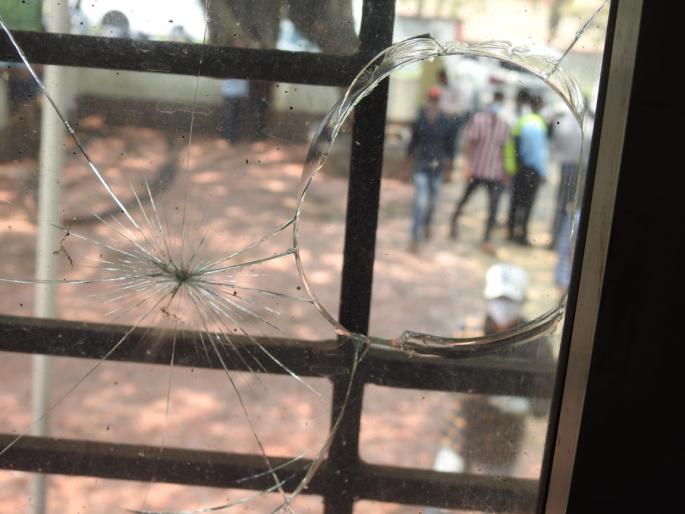 Stone pelting by unknown persons at NCP office | राष्ट्रवादी कार्यालयावर अज्ञातांकडून दगडफेक