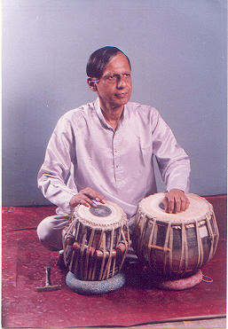 Ratnagiri: Siddhartha's son, Siddhartha Padayana, 81 years of age, | रत्नागिरी :  आडिवरे गावचे सुपुत्र श्रीधर पाध्येंचा ८१व्या वर्षीदेखील तबला वादन