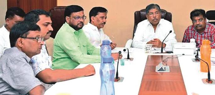 Sindhudurg: Tell the villagers and ask the question to the tribal village: Chandrakant Patil | सिंधुदुर्ग : कबुलायतदार गावकर प्रश्नी ग्रामस्थांचे म्हणणे ऐकून प्रस्ताव द्या : चंद्रकांत पाटील