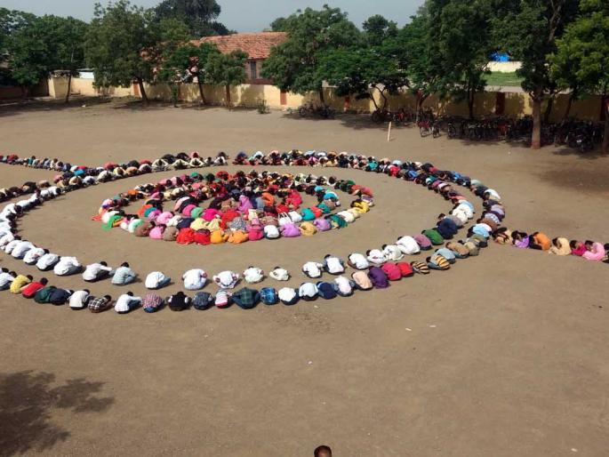 Rakshabandhan enthusiasm of Devpur school | देवपूर विद्यालयाचे रक्षाबंधन उत्साहात
