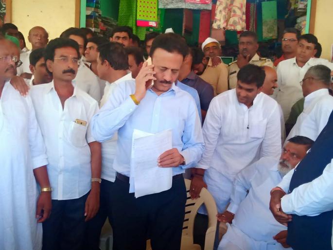 Lessons of the officers to the drought survey tour | दुष्काळ पाहणी दौ-याकडे अधिका-यांची पाठ Lessons of the officers to the drought survey tour | दुष्काळ पाहणी दौ-याकडे अधिका-यांची पाठ