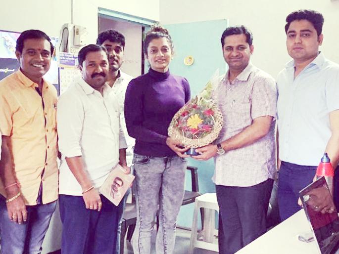 Bronze-medalist Sneha Kokane is felicitated by the BJP | कांस्य पदाच्या मानकरी स्नेहा कोकणे यांचा भाजयुमोतर्फे सत्कार Bronze-medalist Sneha Kokane is felicitated by the BJP | कांस्य पदाच्या मानकरी स्नेहा कोकणे यांचा भाजयुमोतर्फे सत्कार