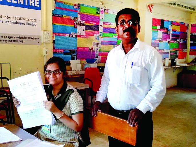 Shruti Patil's fight with the handicapped student finally succeeds | दिव्यांग विद्यार्थिनी श्रुती पाटील हिच्या लढ्याला अखेर यश Shruti Patil's fight with the handicapped student finally succeeds | दिव्यांग विद्यार्थिनी श्रुती पाटील हिच्या लढ्याला अखेर यश