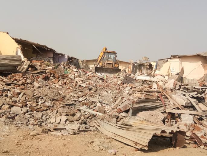 Thane district administration raids two houses in Diu |  ठाणे जिल्हा प्रशासनाच्या धडक कारवाईत दिव्यामधील १५०० घरांचे अतिक्रमण जमीनदोस्त Thane district administration raids two houses in Diu |  ठाणे जिल्हा प्रशासनाच्या धडक कारवाईत दिव्यामधील १५०० घरांचे अतिक्रमण जमीनदोस्त