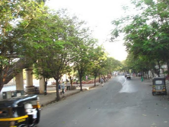 Parks should now be provided to the service road, flying, traffic, traffic jams | सेवा रस्त्यालाही आता सम विषय पार्कींगचा दिला जाणार उतारा, पालिका आणि वाहतुक विभागात उडणार खटके Parks should now be provided to the service road, flying, traffic, traffic jams | सेवा रस्त्यालाही आता सम विषय पार्कींगचा दिला जाणार उतारा, पालिका आणि वाहतुक विभागात उडणार खटके