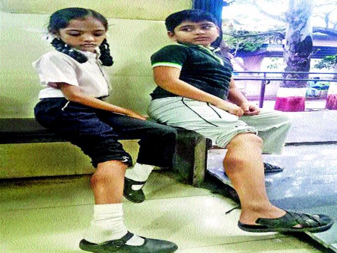 In the absence of a homework, the students were found guilty of the inmates of the school; they filed a complaint against the headmaster in the police station; Drummer beat students with a stick | होमवर्क केला नाही म्हणून विद्यार्थ्यांना अमानुष मारहाण जेलरोड येथील शाळेतील प्रकार : मुख्याध्यापिकेविरुद्ध पोलीस ठाण्यात गुन्हा दाखल; ढोल वाजविण्याच्या काठीने विद्यार्थ्यांना मारले In the absence of a homework, the students were found guilty of the inmates of the school; they filed a complaint against the headmaster in the police station; Drummer beat students with a stick | होमवर्क केला नाही म्हणून विद्यार्थ्यांना अमानुष मारहाण जेलरोड येथील शाळेतील प्रकार : मुख्याध्यापिकेविरुद्ध पोलीस ठाण्यात गुन्हा दाखल; ढोल वाजविण्याच्या काठीने विद्यार्थ्यांना मारले