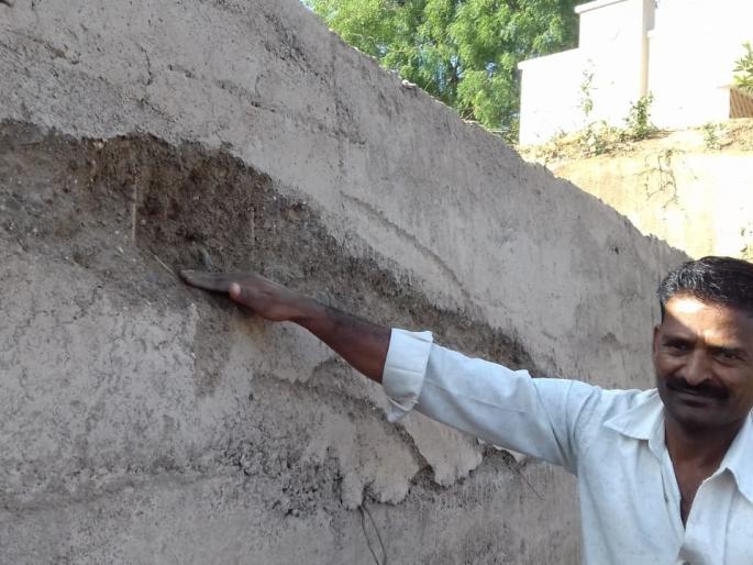 Complaint of the work of the bundar at Vinnurur is scarce | विंचूर येथील बंधाऱ्याचे काम निकृष्ट असल्याची तक्र ार Complaint of the work of the bundar at Vinnurur is scarce | विंचूर येथील बंधाऱ्याचे काम निकृष्ट असल्याची तक्र ार