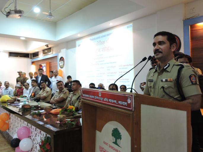  In front of Yashwantrao Chavan College inaugurated Nirbhaya Police Chowki | यशवंतराव चव्हाण महाविद्यालयासमोर निर्भया पोलीस चौकीचे उद्घाटन